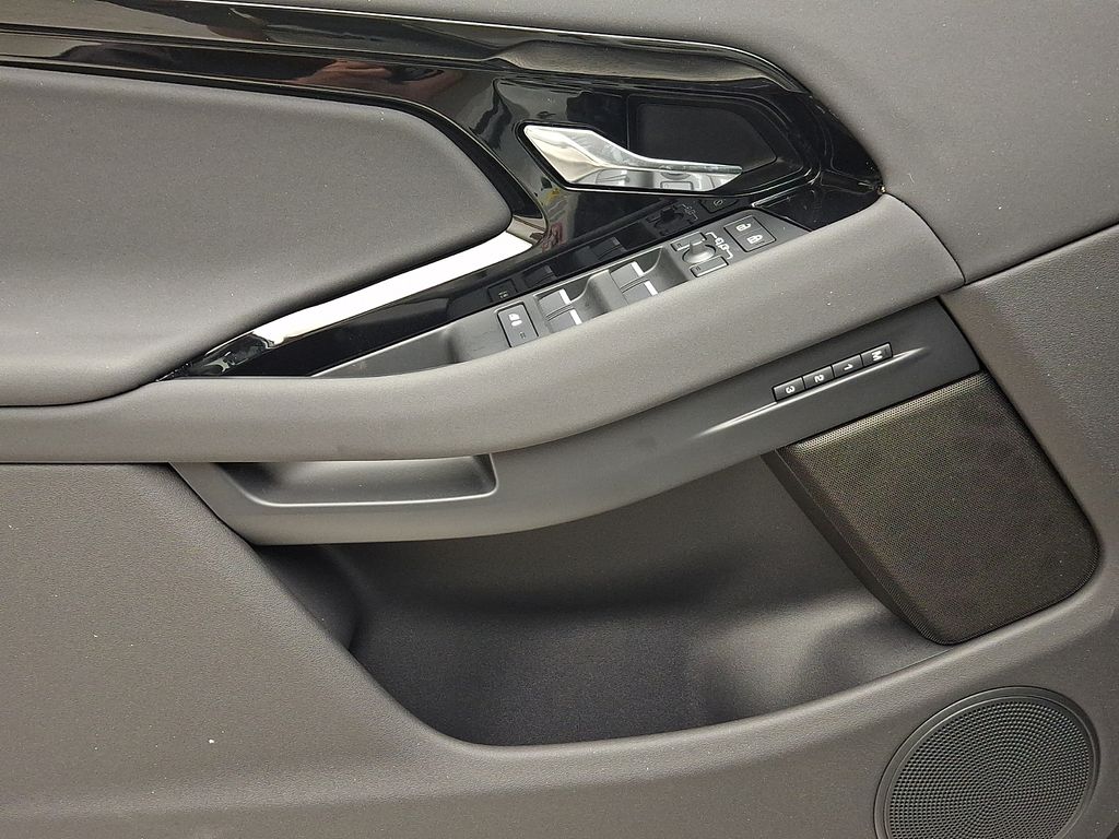 Thumbnail: 2026 Land Rover Range Rover Evoque - 9