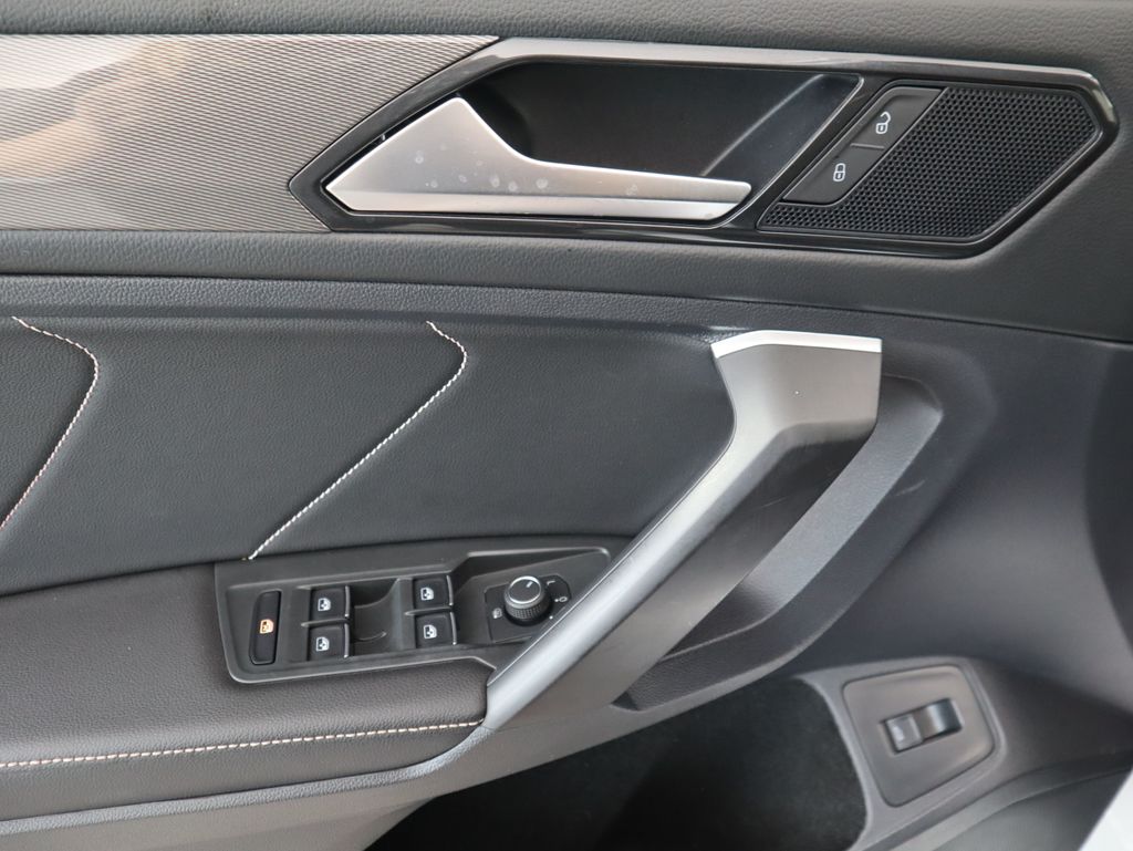 Thumbnail: 2024 Volkswagen Tiguan - 24