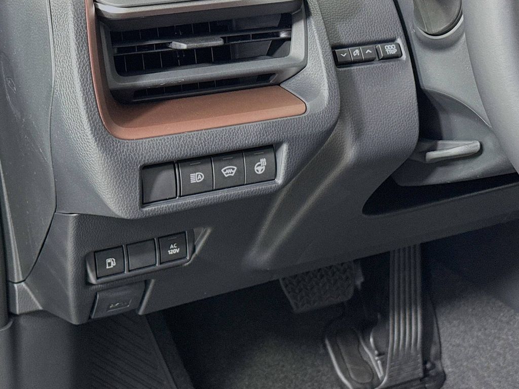 2026 Toyota Prius Plug-in Hybrid SE - Photo 13