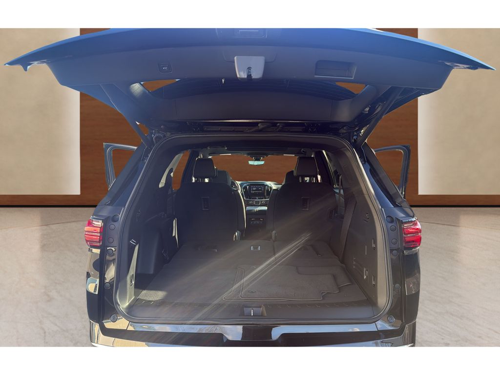 used 2023 Chevrolet Traverse car, priced at $36,800