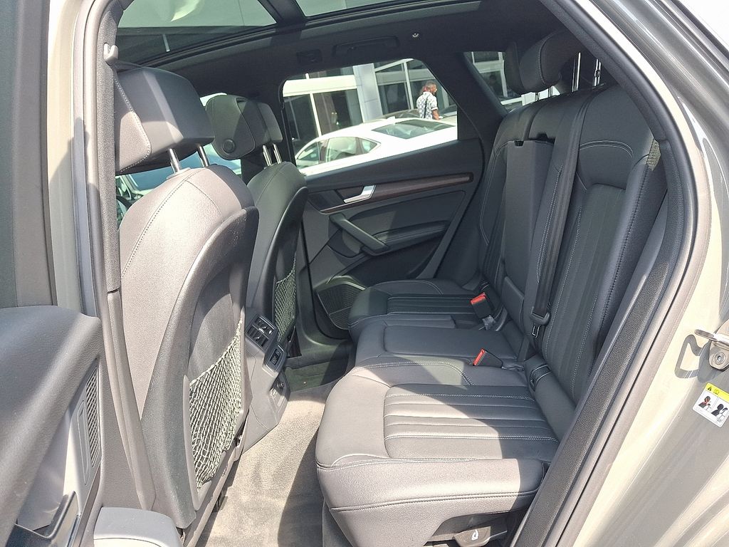 Thumbnail: 2023 Audi Q5 - 10