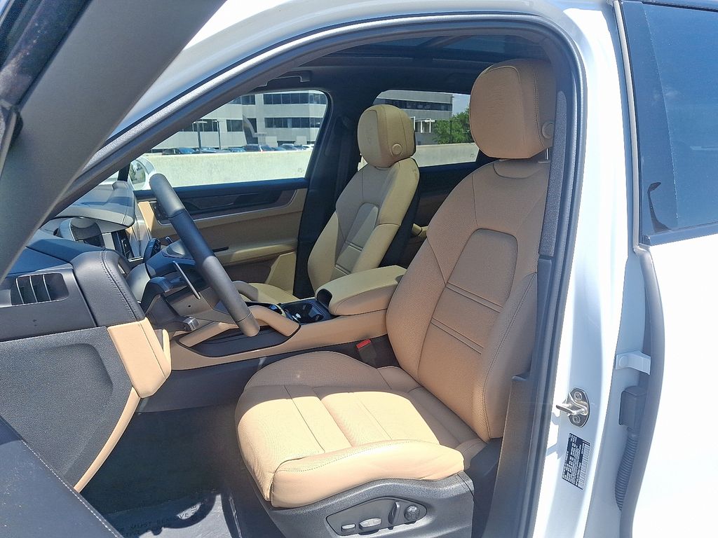 Thumbnail: 2025 Porsche Cayenne - 16