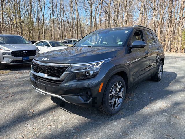 Gravity Gray 2023 Kia Seltos EX AWD SUV / Crossover All-Wheel Drive Continuously Variable Transmission