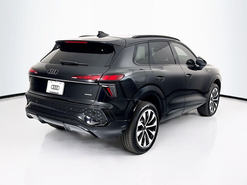 Thumbnail: 2026 Audi Q3 - 5