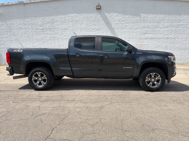 Gray (Graphite Metallic) 2018 Chevrolet Colorado Z71 Crew Cab 4WD Pickup Truck Four-Wheel Drive 6-Speed Automatic