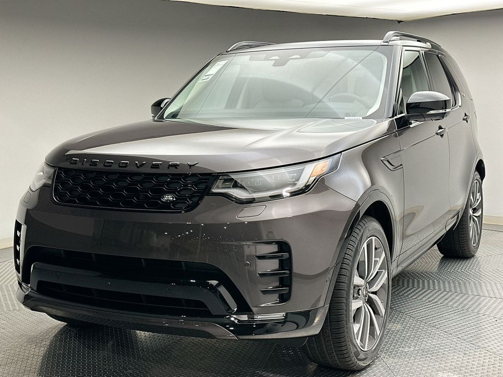2025 Land Rover Discovery Dynamic SE -
                Paramus, NJ
