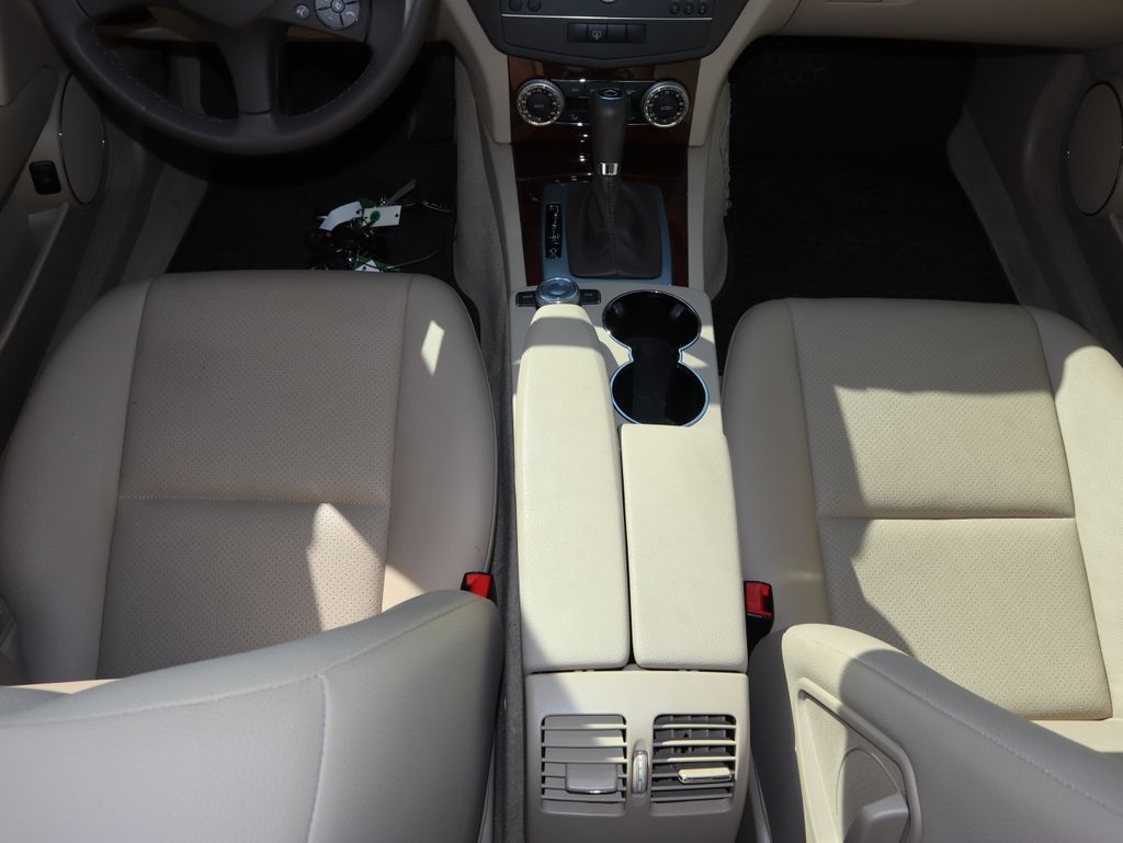 Thumbnail: 2011 Mercedes-Benz C-Class - 9