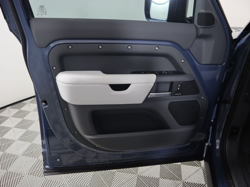 Thumbnail: 2025 Land Rover Defender - 25