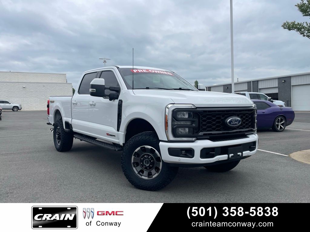 Oxford White 2023 Ford F-250 Super Duty Pickup Truck Four-Wheel Drive Automatic