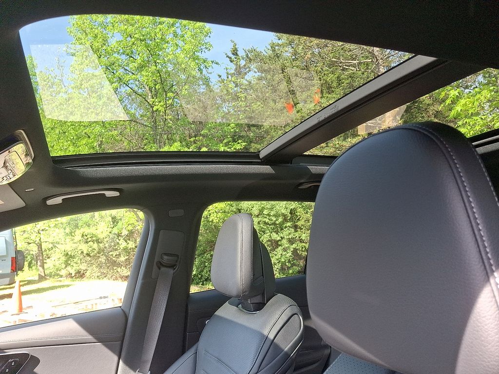 2025 Mercedes-Benz GLC 300 11