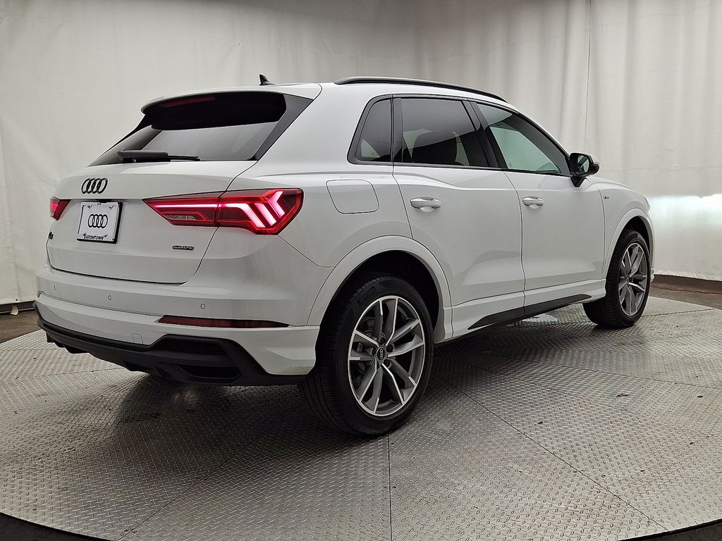 Thumbnail: 2024 Audi Q3 - 4