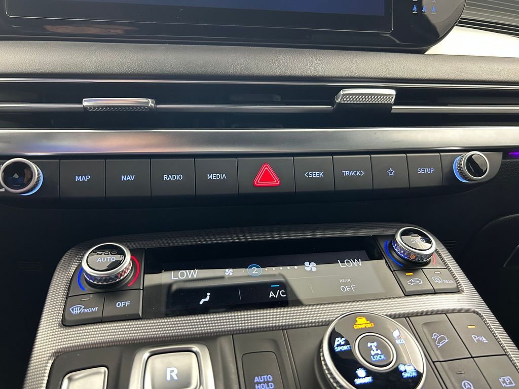 Used 2024 Robust Emerald Hyundai Calligraphy image 26