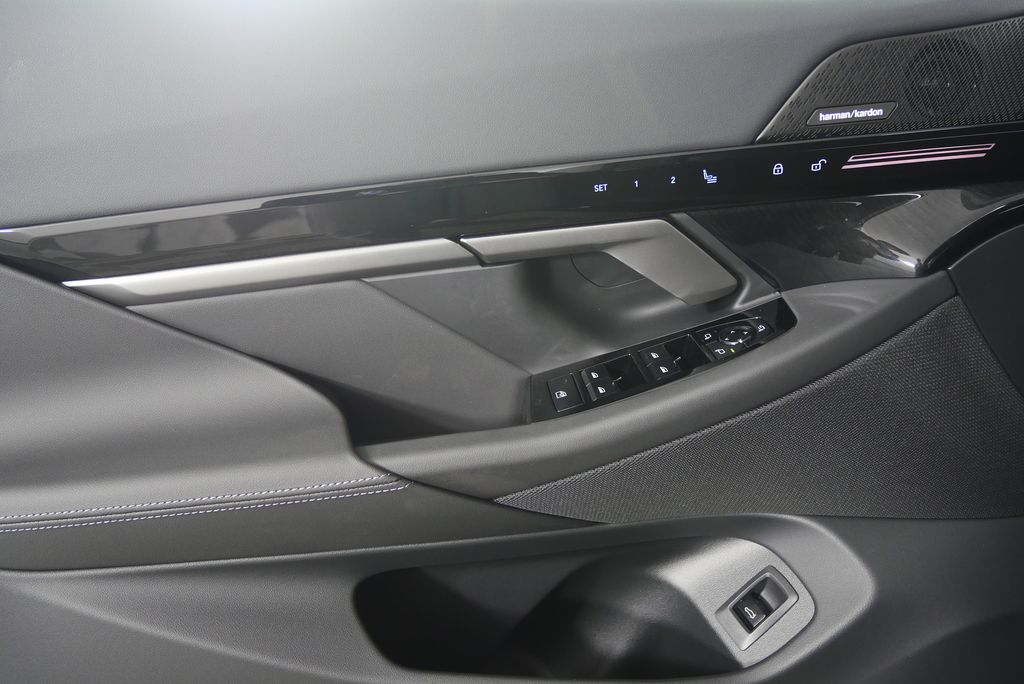 Thumbnail: 2026 BMW 5 Series - 9