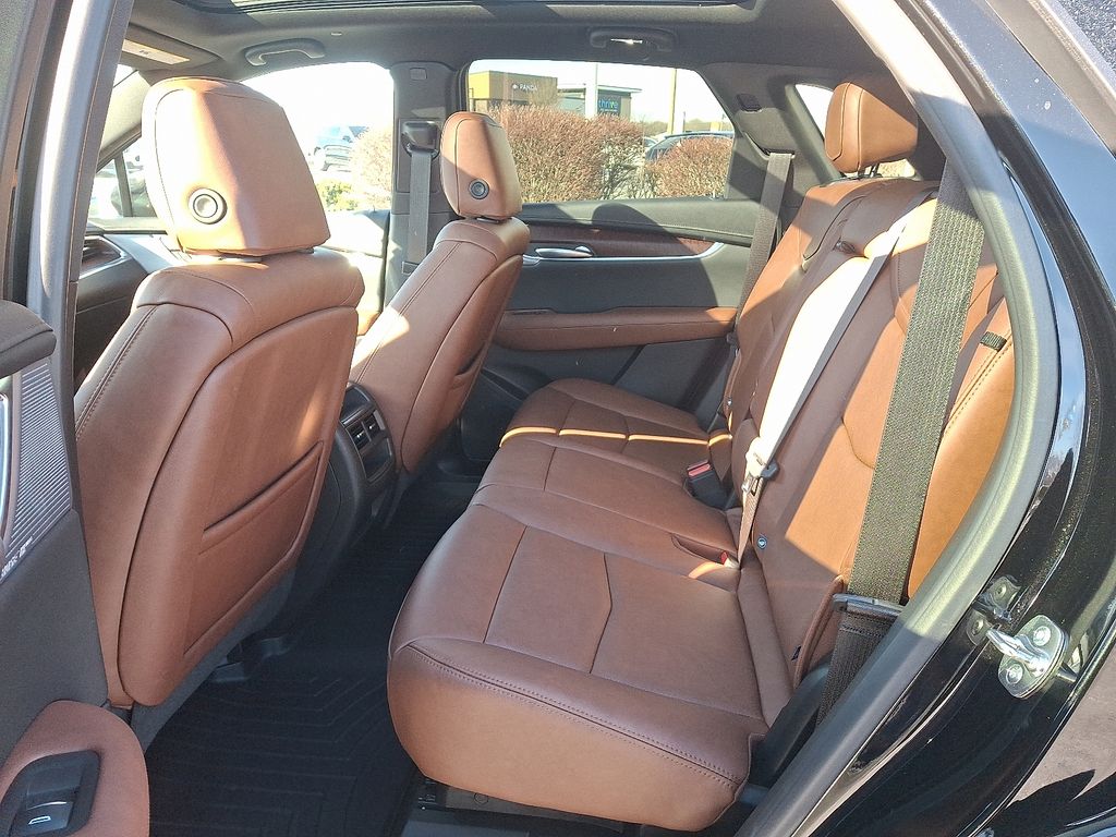 Thumbnail: 2025 Cadillac XT5 - 10