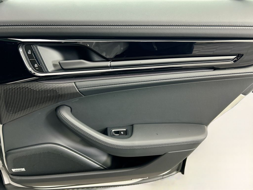 Thumbnail: 2026 Porsche Panamera - 28