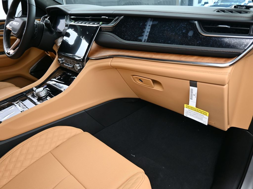 New 2025 Silver Zynith Jeep Summit image 41