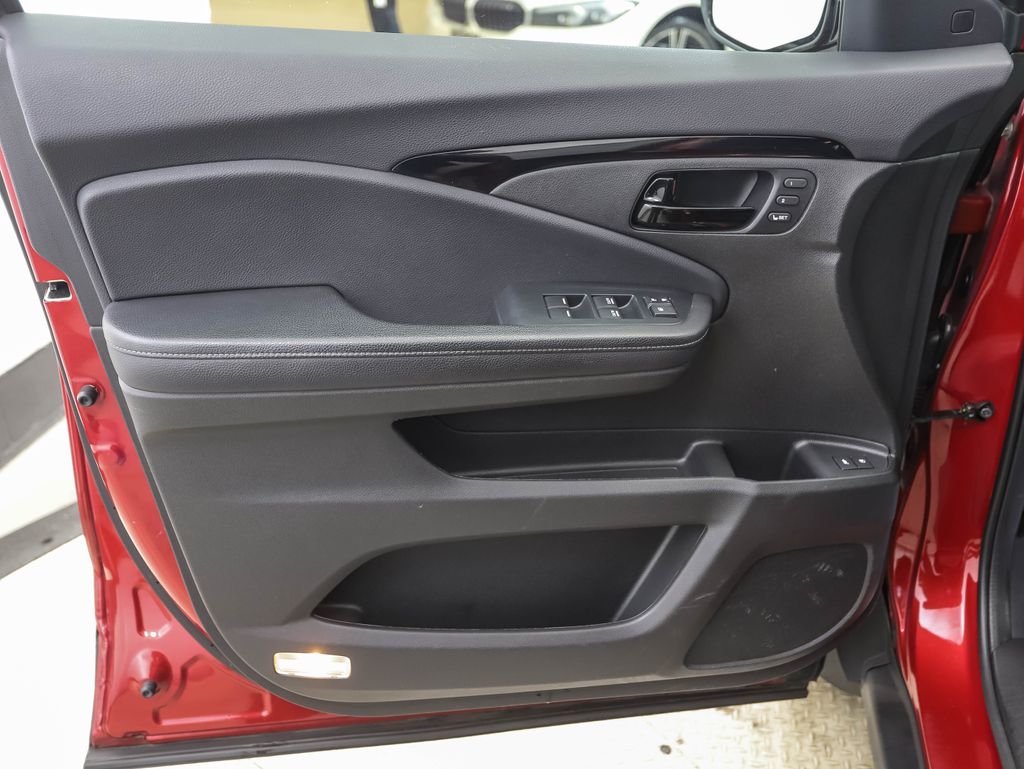 Thumbnail: 2022 Honda Passport - 9