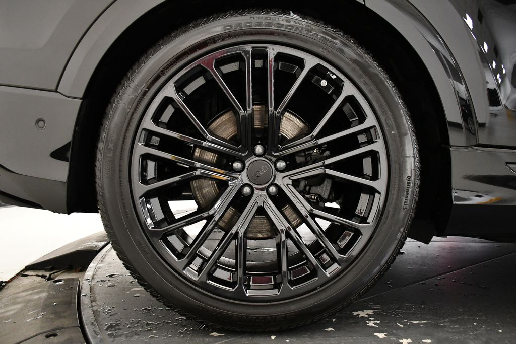 Thumbnail: 2026 Audi SQ8 - 14