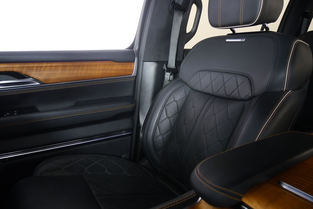 Thumbnail: 2024 Jeep Grand Wagoneer - 27