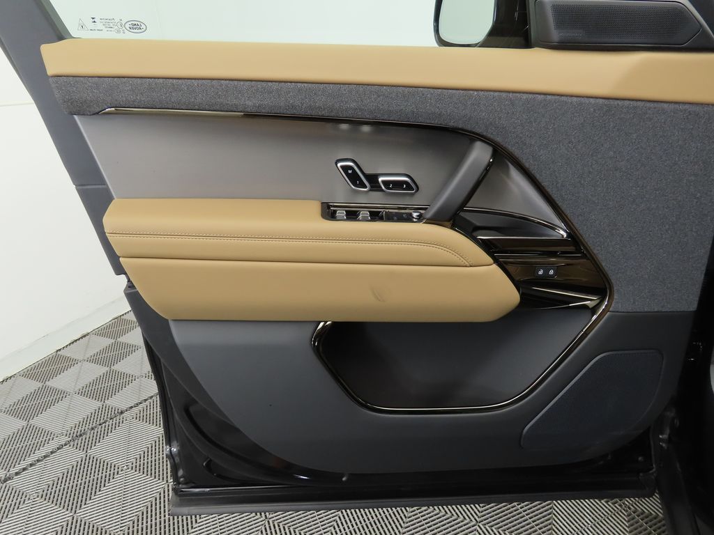 Thumbnail: 2025 Land Rover Range Rover Sport - 23