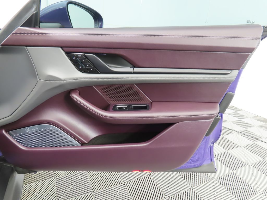 Thumbnail: 2022 Porsche Taycan - 25