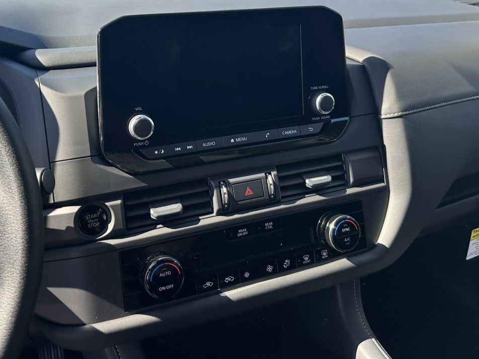 2025 Nissan Pathfinder S