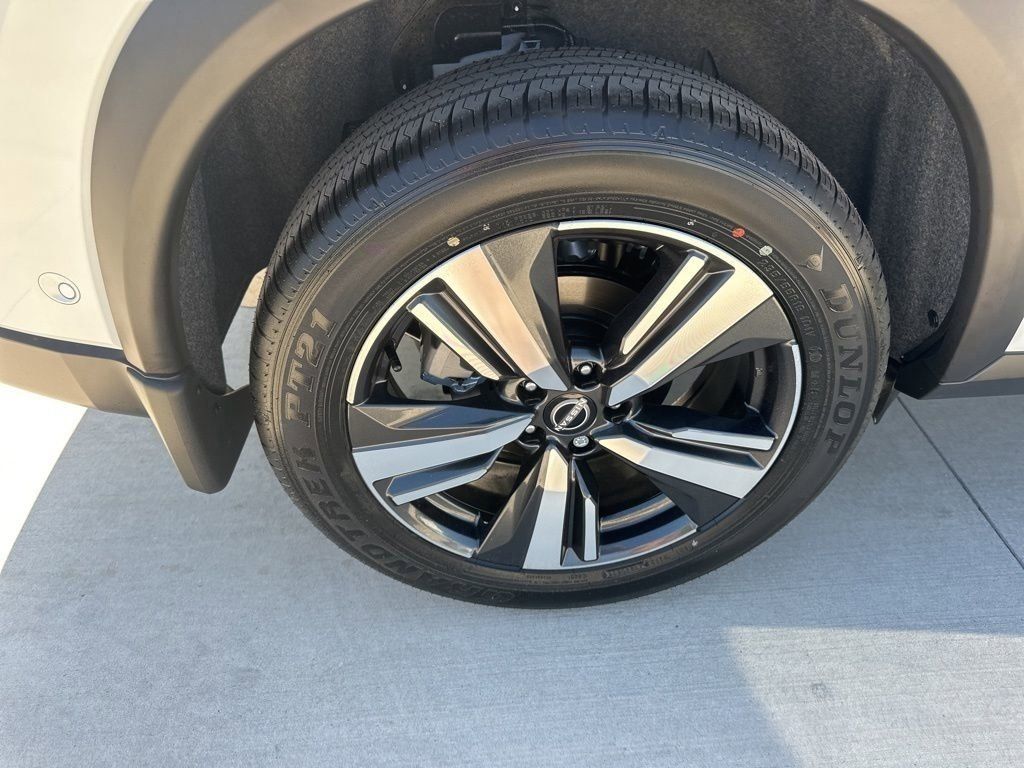 2025 Everest White Pearl Nissan Rogue SL FWD SUV