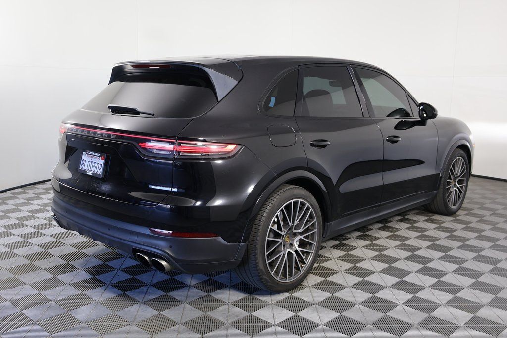 Thumbnail: 2019 Porsche Cayenne - 3