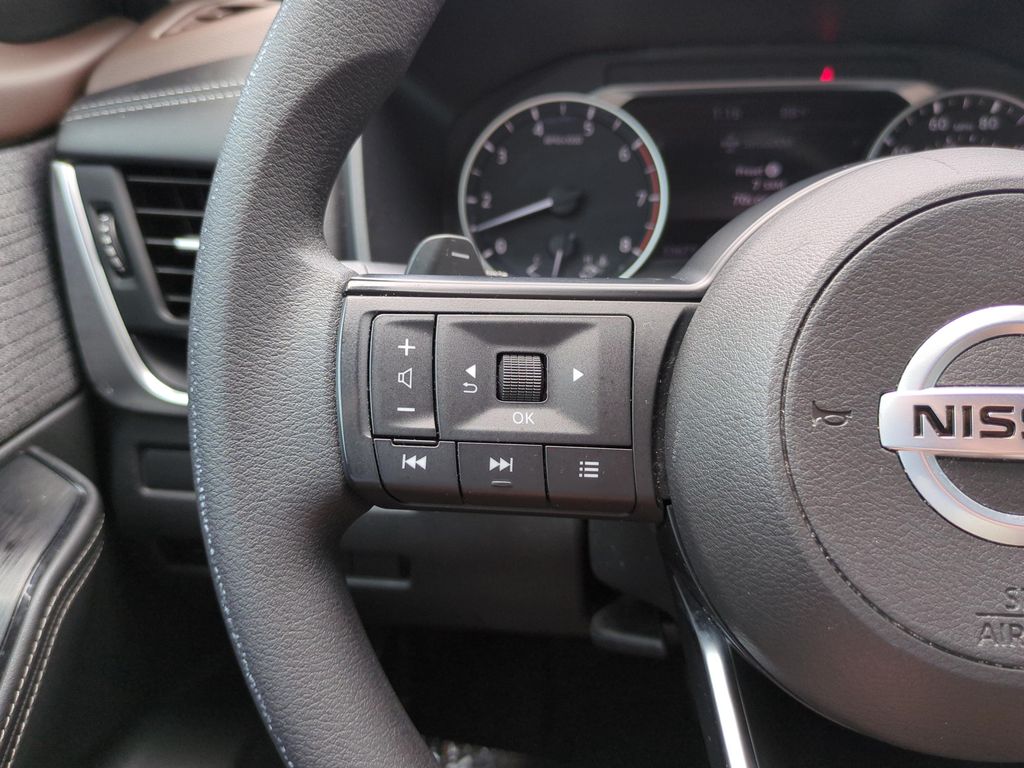Used 2021 Red Nissan S image 18