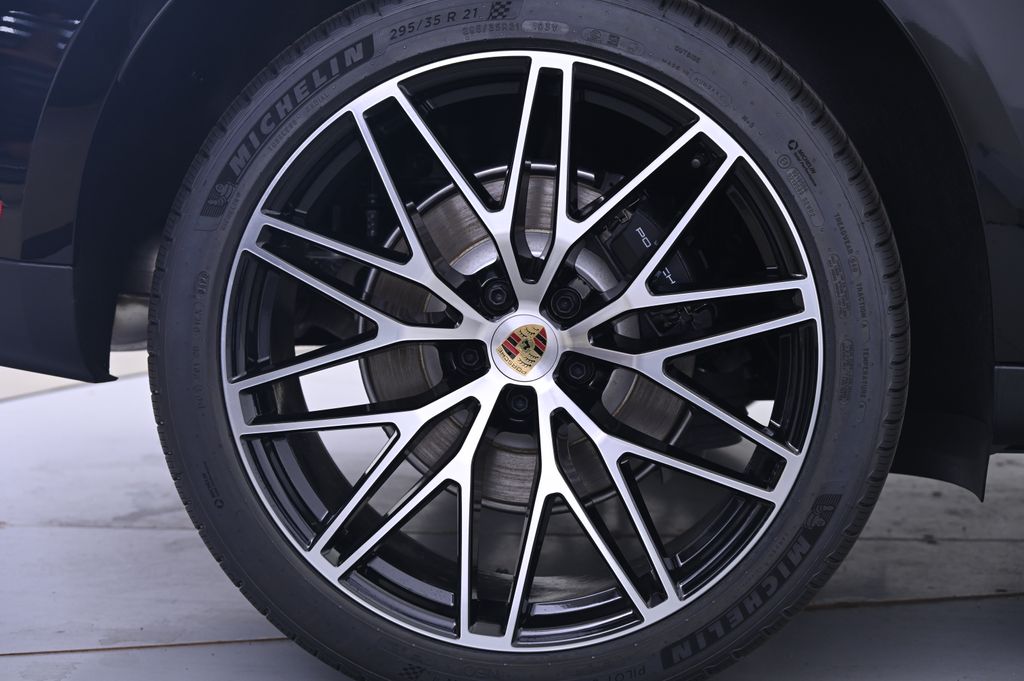 Thumbnail: 2025 Porsche Macan - 13