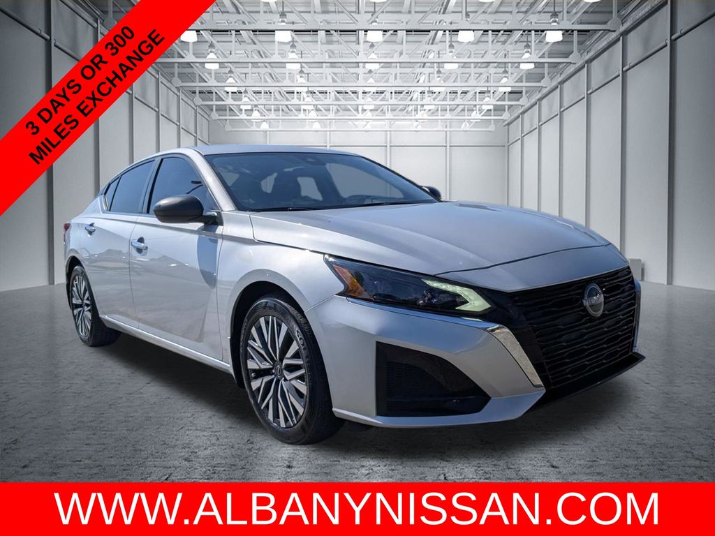 Brilliant Silver Metallic 2024 Nissan Altima Sedan Front-Wheel Drive Continuously Variable Transmission
