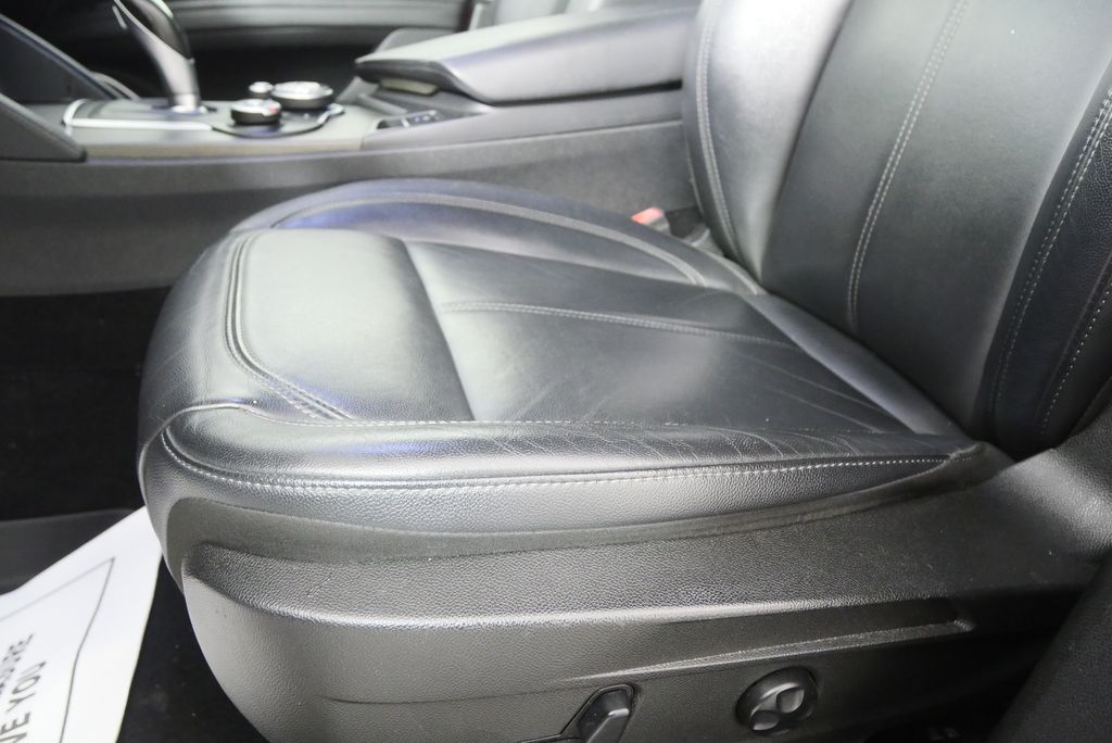 Thumbnail: 2018 Alfa Romeo Stelvio - 10