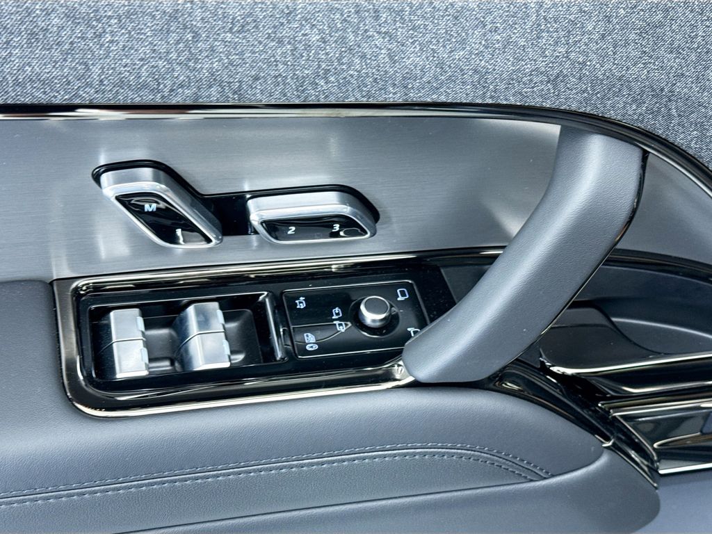 Thumbnail: 2026 Land Rover Range Rover Sport - 22