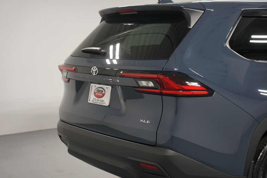 Thumbnail: 2025 Toyota Grand Highlander - 9