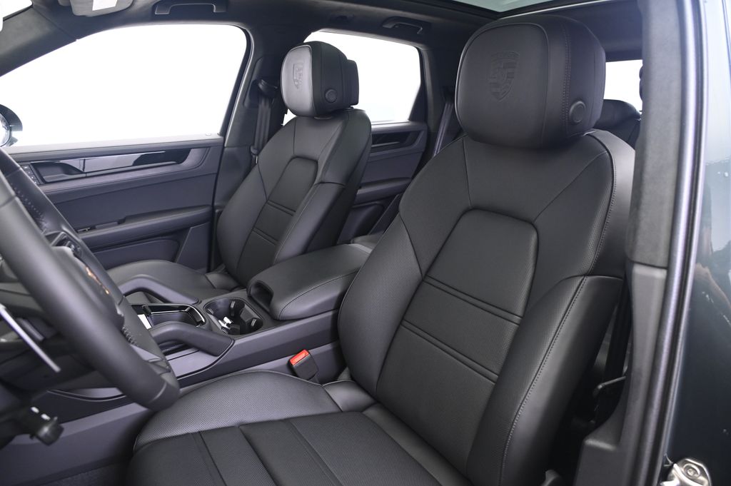 Thumbnail: 2025 Porsche Cayenne - 5