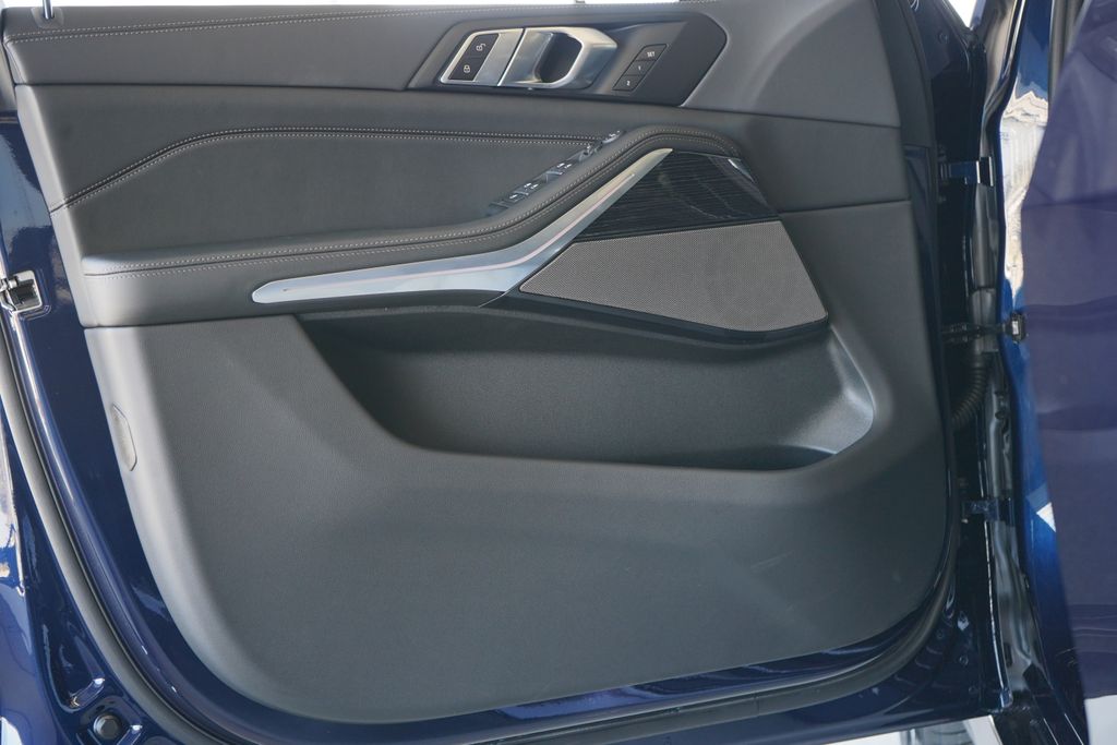 Thumbnail: 2026 BMW X5 - 10