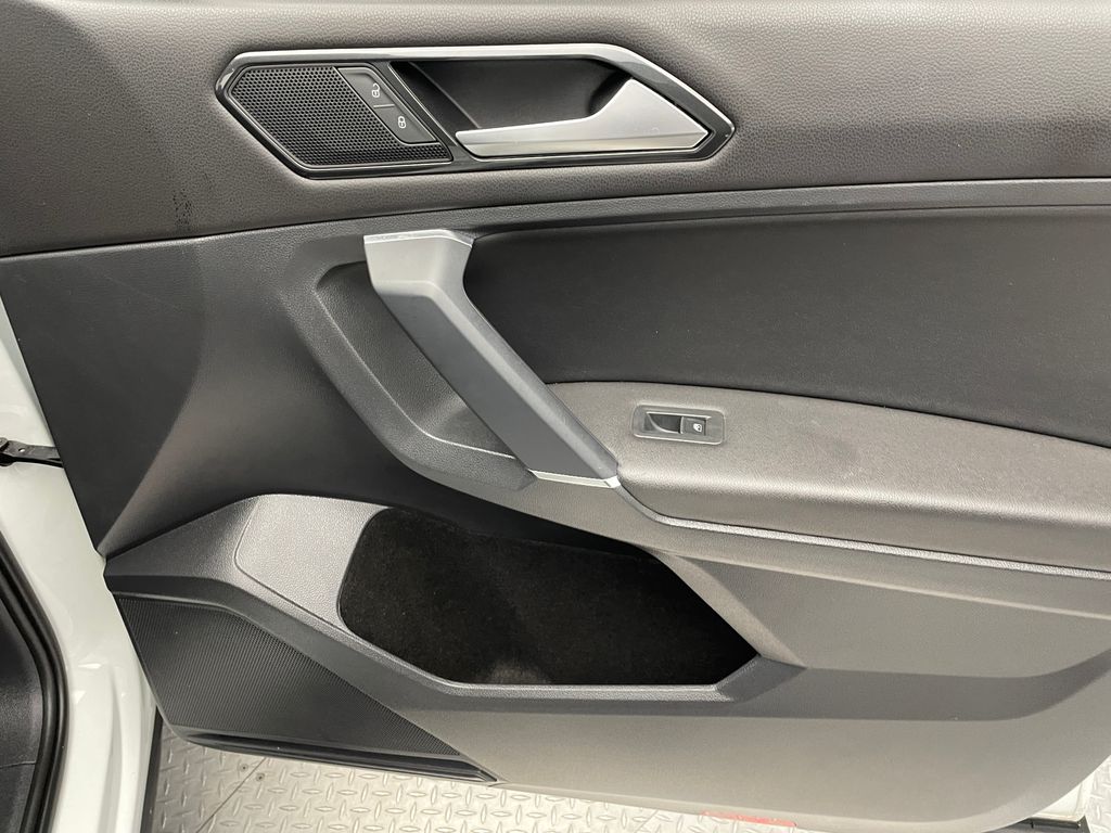 Thumbnail: 2018 Volkswagen Tiguan - 14