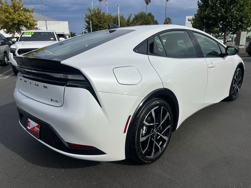2026 Toyota Prius Plug-in Hybrid XSE photo 3
