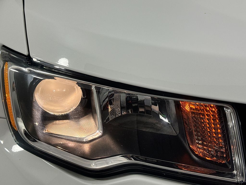 Used Car 2020 Jeep Grand Cherokee  Limited For Sale Under $25,000 In Austin, Texas