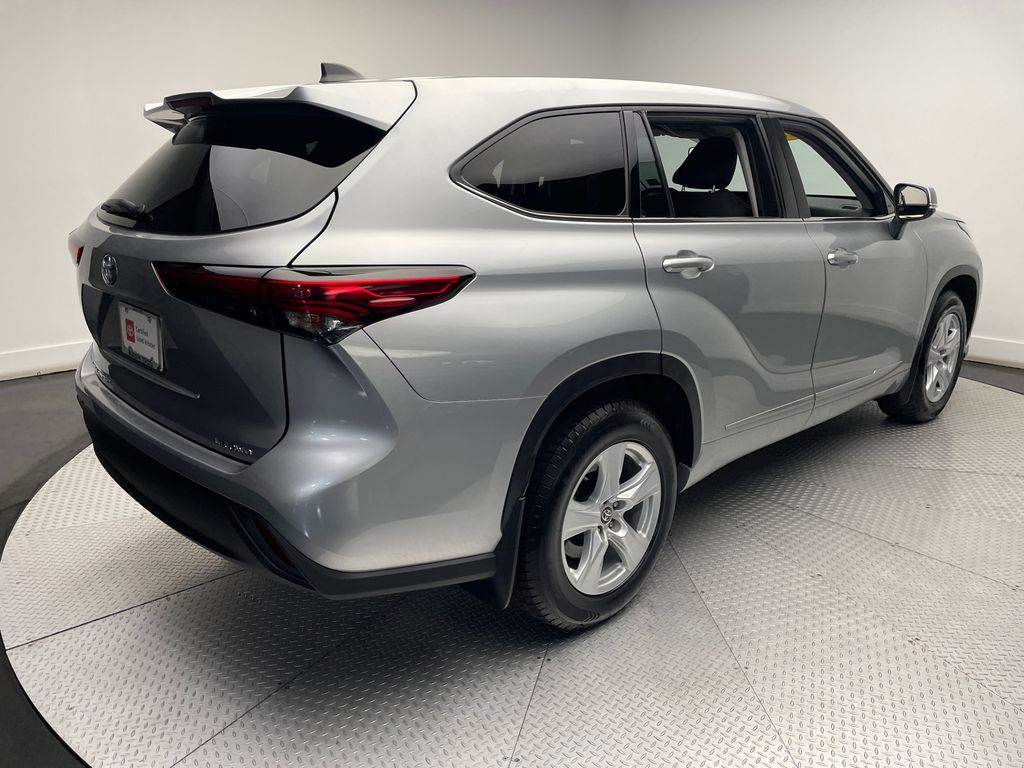 2022 Toyota Highlander LE 5