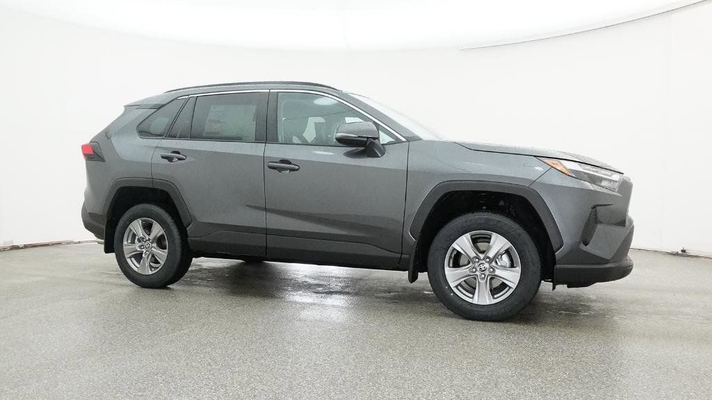 2025 Toyota RAV4 XLE 14