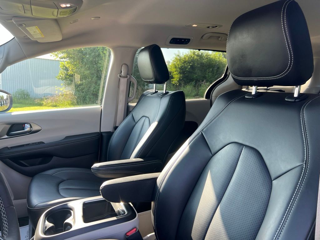 Used 2023 Chrysler Pacifica Van