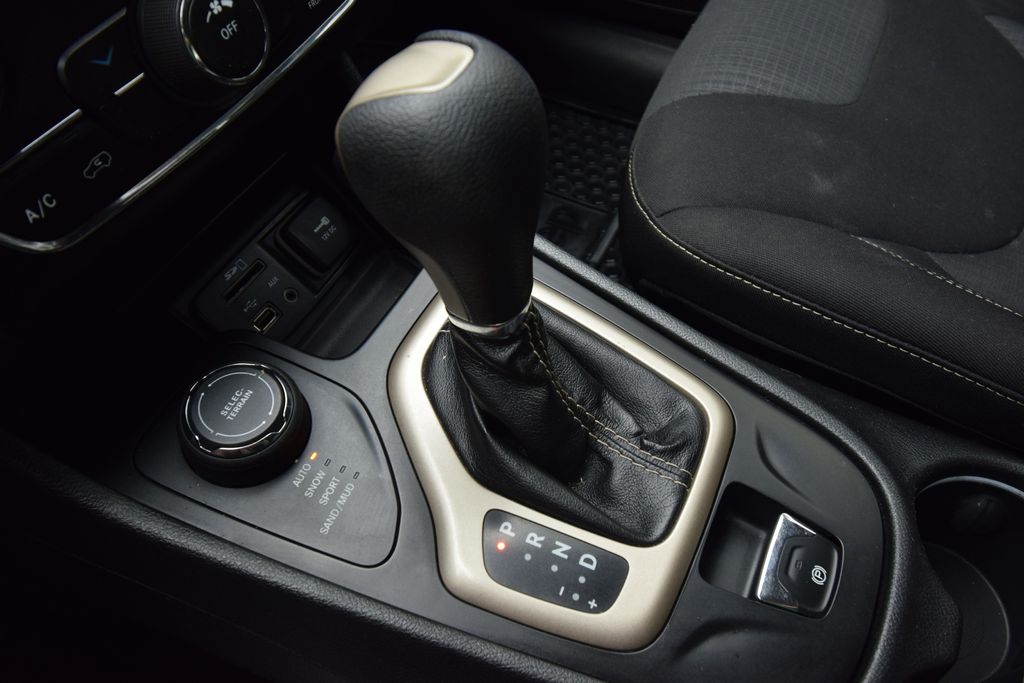 used 2015 Jeep Cherokee car, priced at $8,500