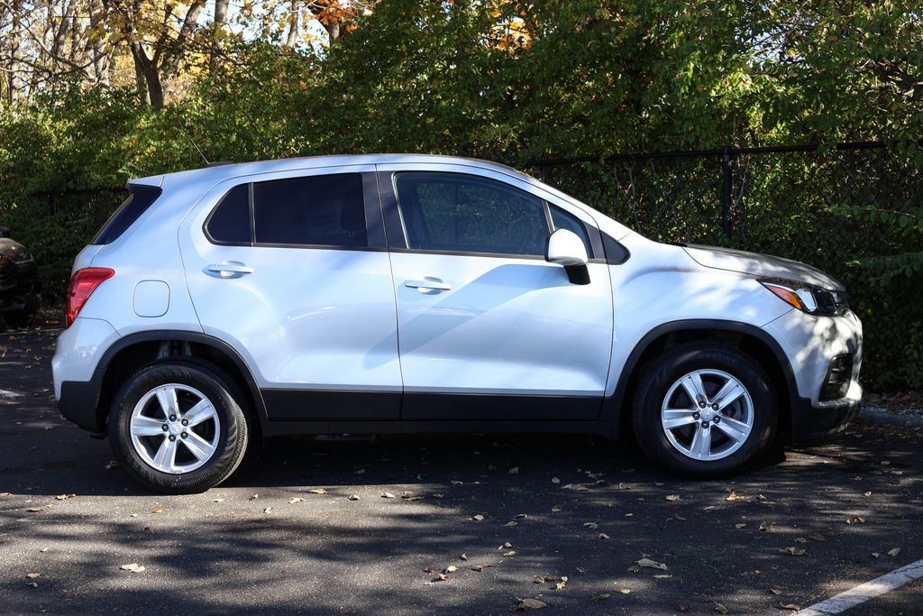 2020 Chevrolet Trax LS 9