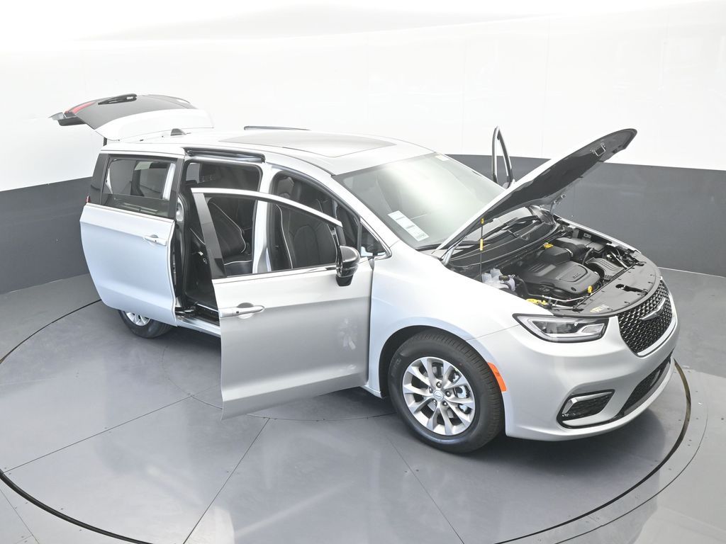 New 2026 Silver Mist Clearcoat Chrysler Limited image 71