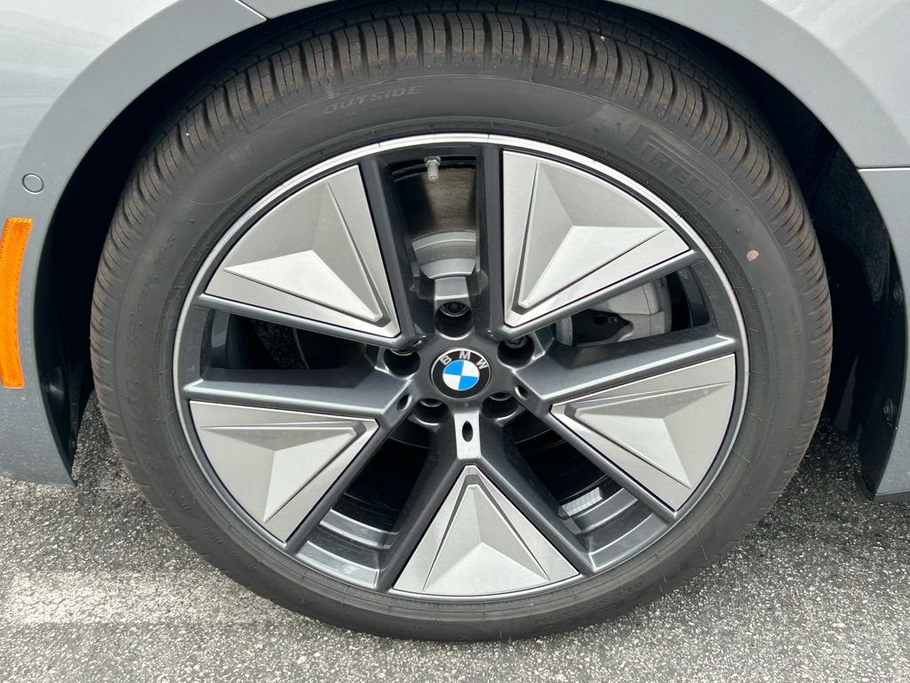 Thumbnail: 2026 BMW i4 - 9