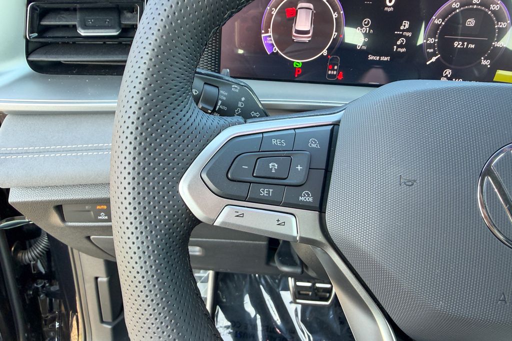 New 2026  Volkswagen 2.0T SE R-Line Black image 18