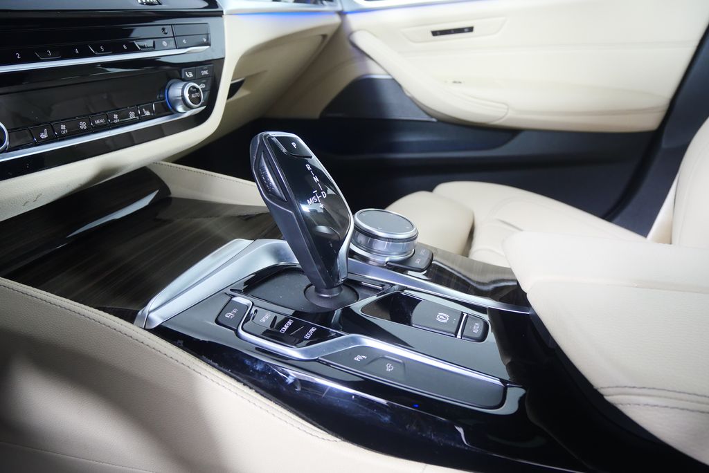 Thumbnail: 2020 BMW 5 Series - 28