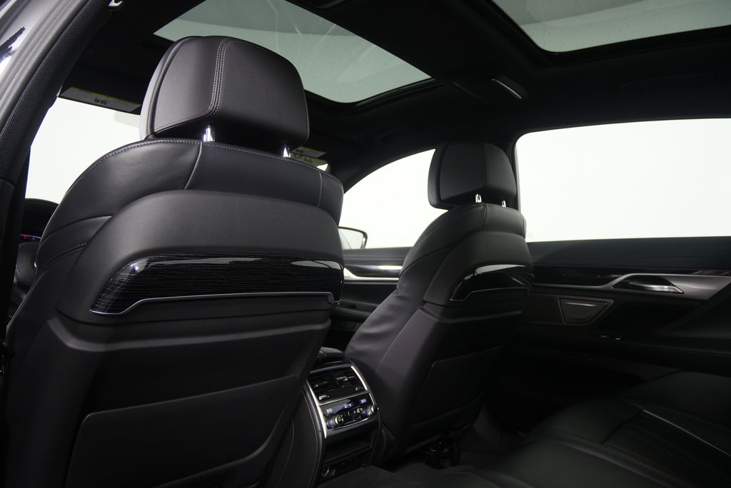 Thumbnail: 2022 BMW 7 Series - 19