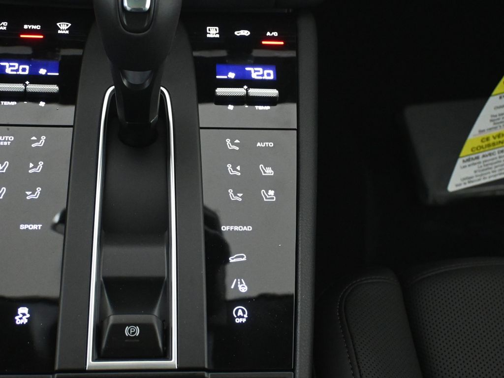 Thumbnail: 2026 Porsche Macan - 26